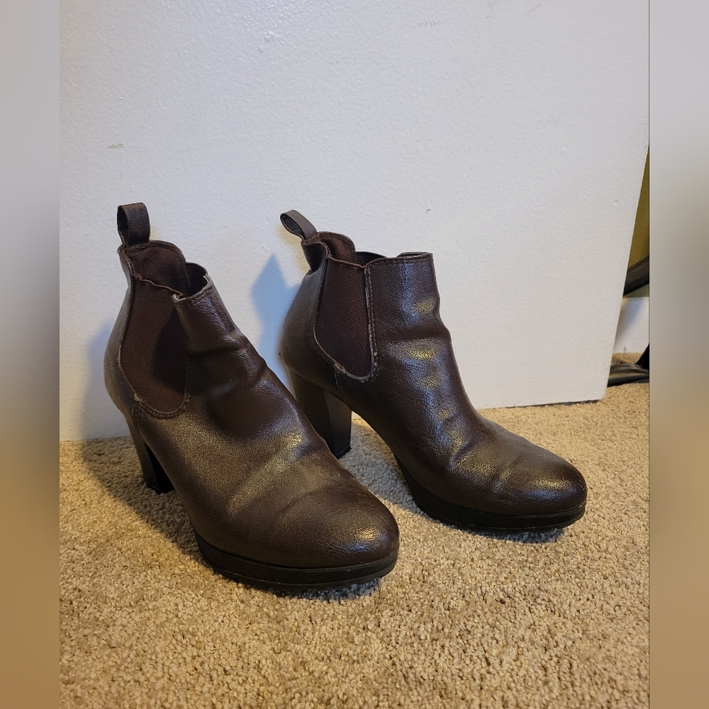 Dexflex Comfort Chelsea Boots in Brown